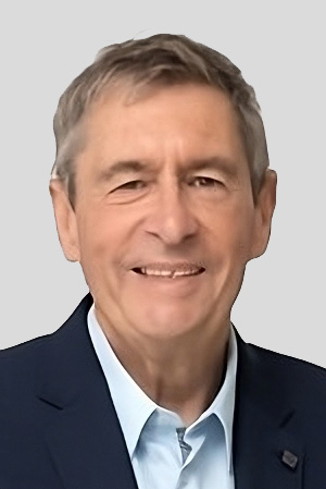 A profile headshot of QIP Board Director, Phillip Bain smiling